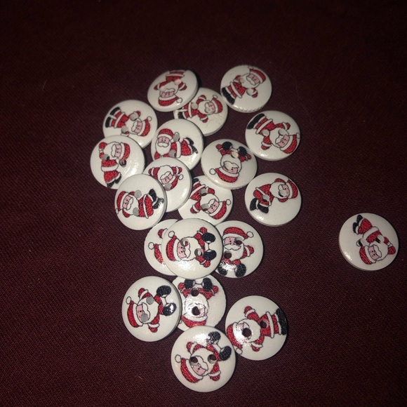 40 Santa 🎅 buttons - Picture 2 of 2